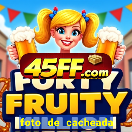 foto de cacheada no espelho